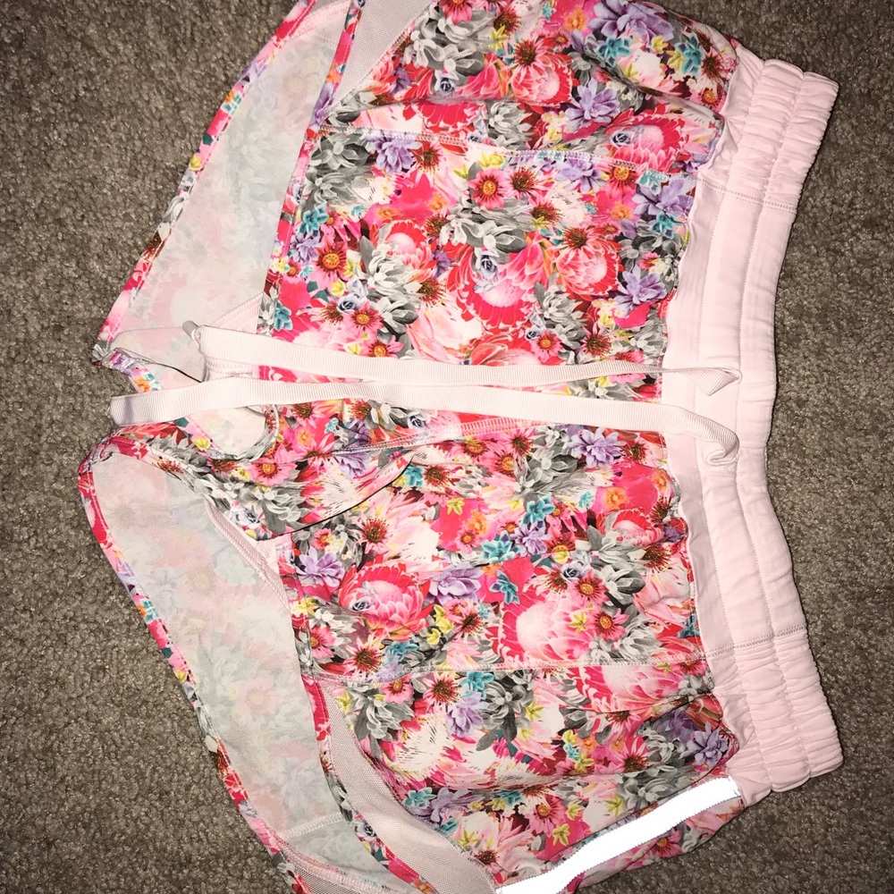 Like New Lululemon Women’s shorts